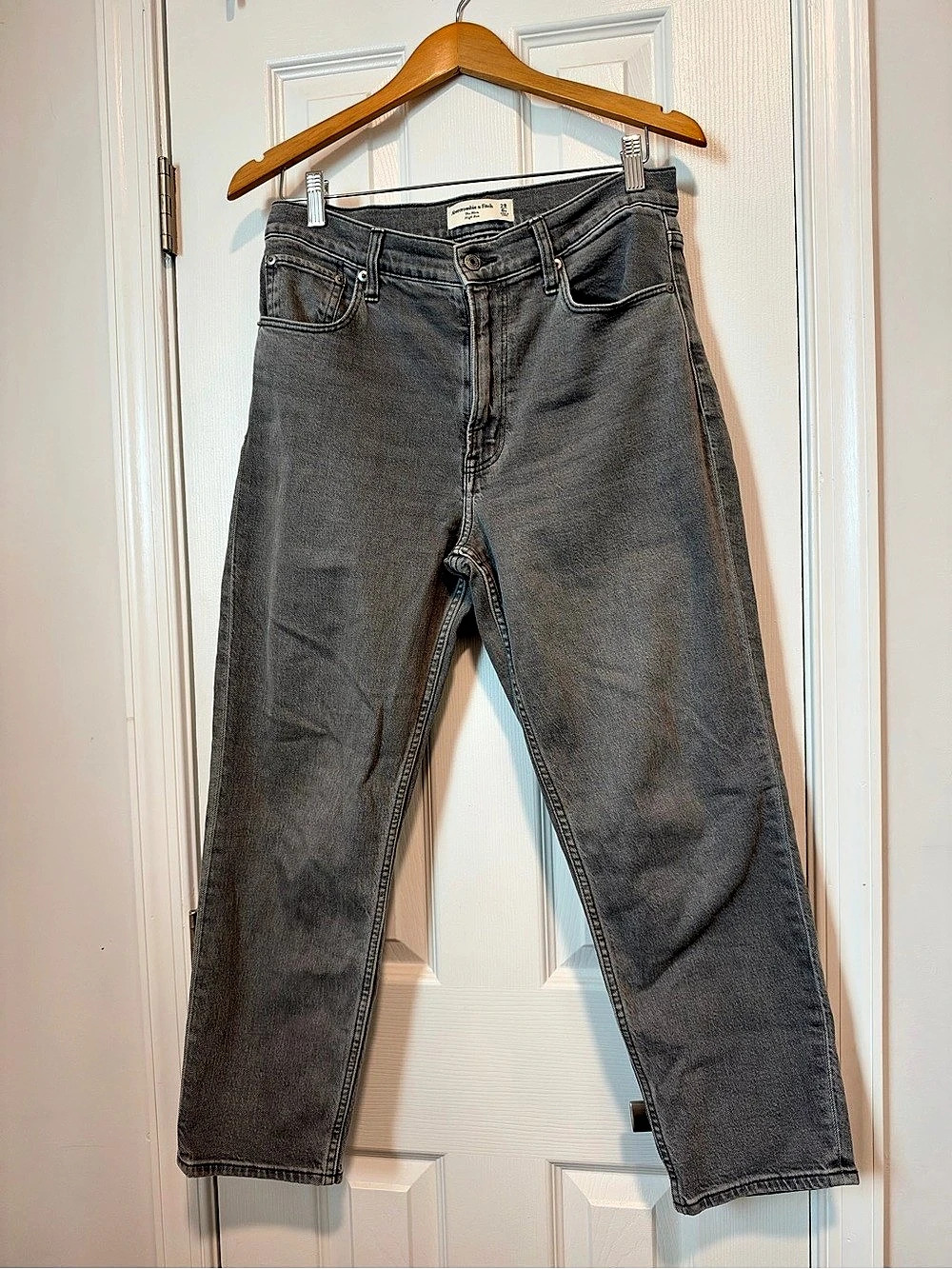 Abercrombie & Fitch The Mom High Rise Gray Waist 28 Jeans